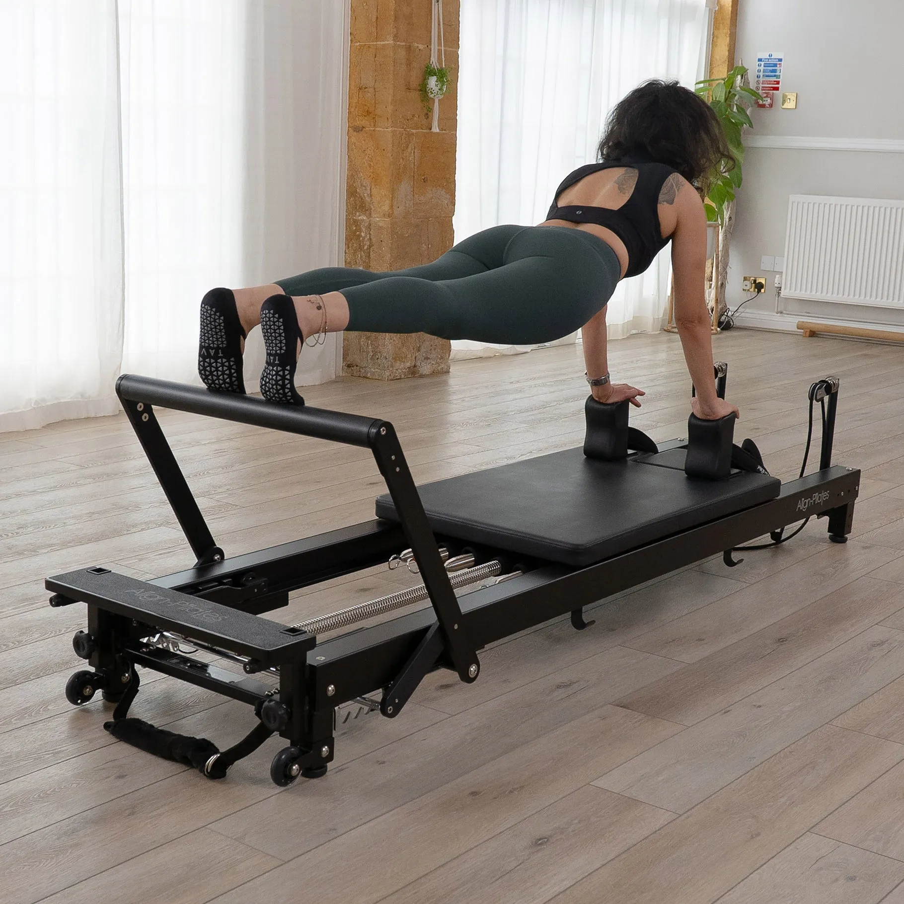 Align Pilates C8-Pro Pilates Reformer | Black